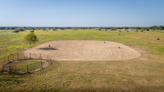3971 Us Highway 77 S, Hallettsville, TX 77964