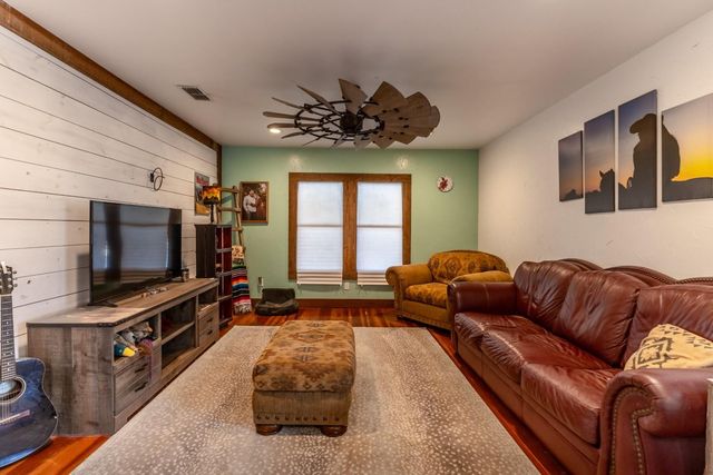 3971 Us Highway 77 S, Hallettsville, TX 77964