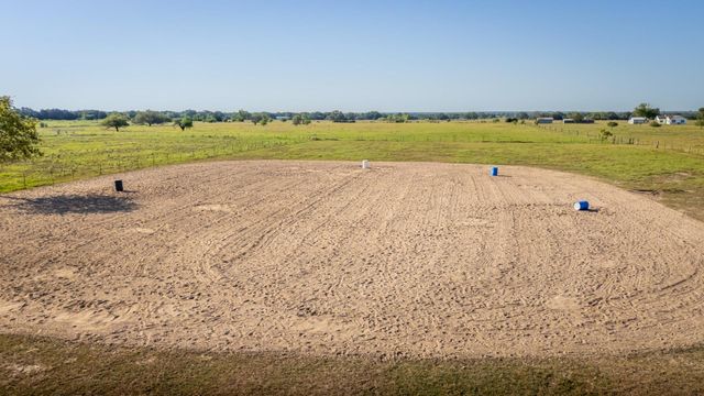 3971 Us Highway 77 S, Hallettsville, TX 77964