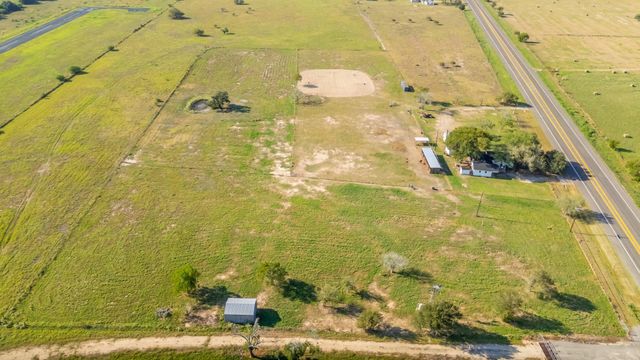 3971 Us Highway 77 S, Hallettsville, TX 77964