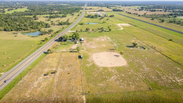 3971 Us Highway 77 S, Hallettsville, TX 77964