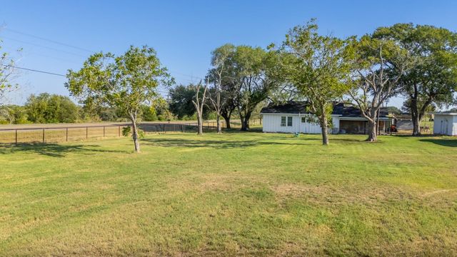 3971 Us Highway 77 S, Hallettsville, TX 77964