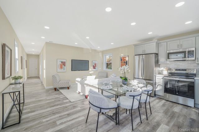 96 Toomey Road, West Islip, NY 11795