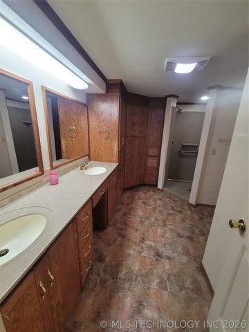 425126 E 1168 Road, Eufaula, OK 74432