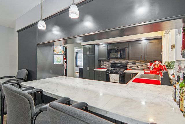 15134 Laramie Avenue, Oak Forest, IL 60452