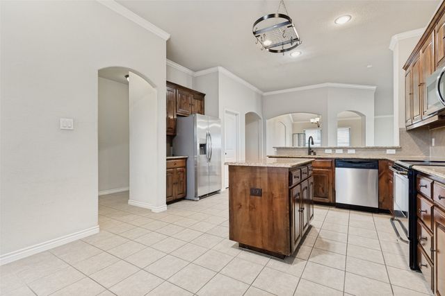 6033 Paddlefish Drive, Fort Worth, TX 76179