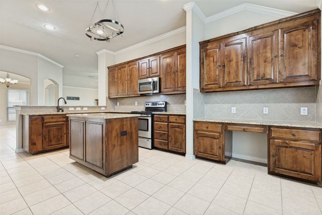 6033 Paddlefish Drive, Fort Worth, TX 76179