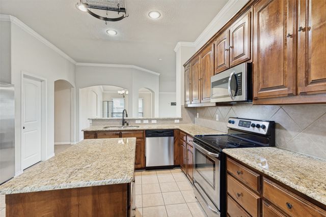 6033 Paddlefish Drive, Fort Worth, TX 76179