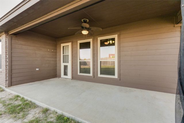 6033 Paddlefish Drive, Fort Worth, TX 76179