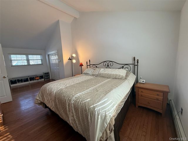 4 Sheila Court, Manorville, NY 11949