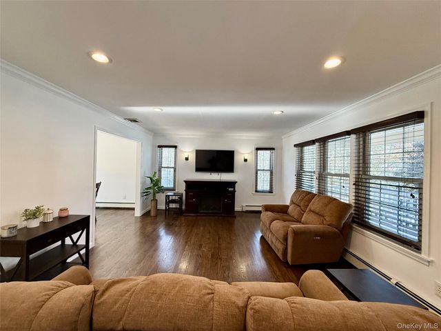 4 Sheila Court, Manorville, NY 11949