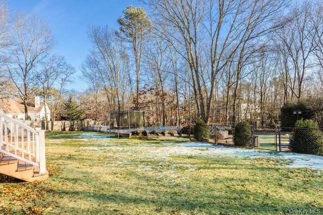 4 Sheila Court, Manorville, NY 11949