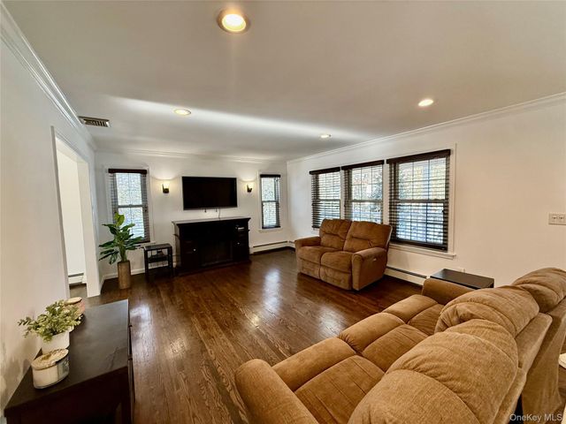 4 Sheila Court, Manorville, NY 11949