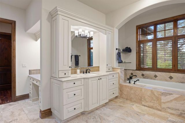 976 COUNTRY CLUB Parkway, Castle Rock, CO 80108