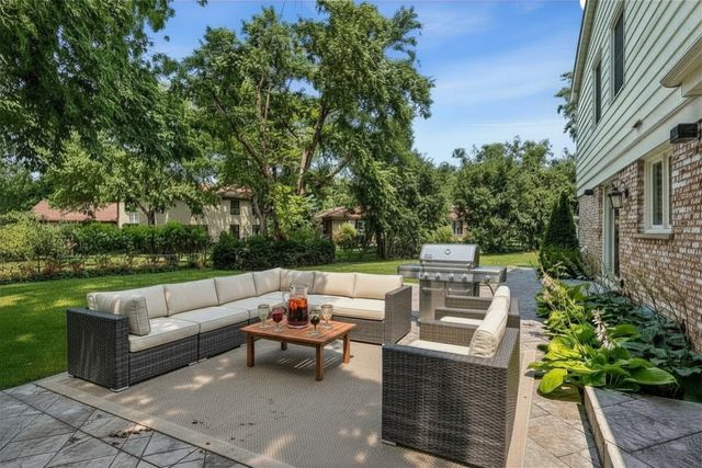 3850 Dauphine Avenue, Northbrook, IL 60062