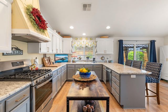 1515 Panoramic Loop, Grants Pass, OR 97527