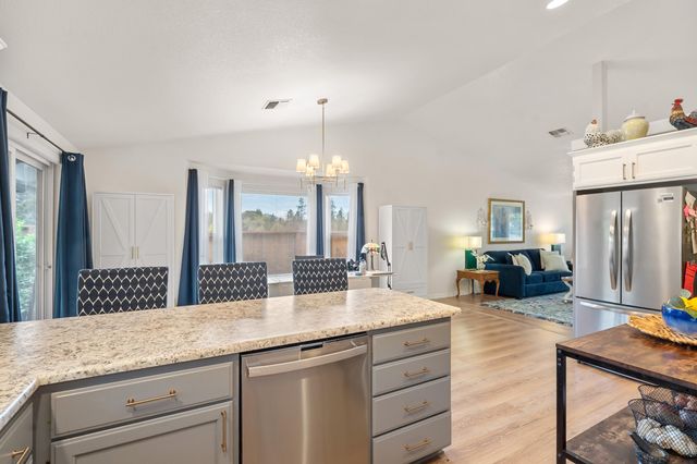 1515 Panoramic Loop, Grants Pass, OR 97527