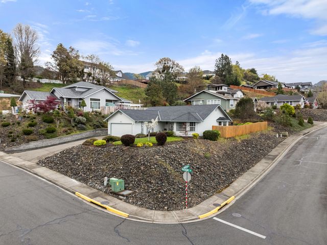 1515 Panoramic Loop, Grants Pass, OR 97527