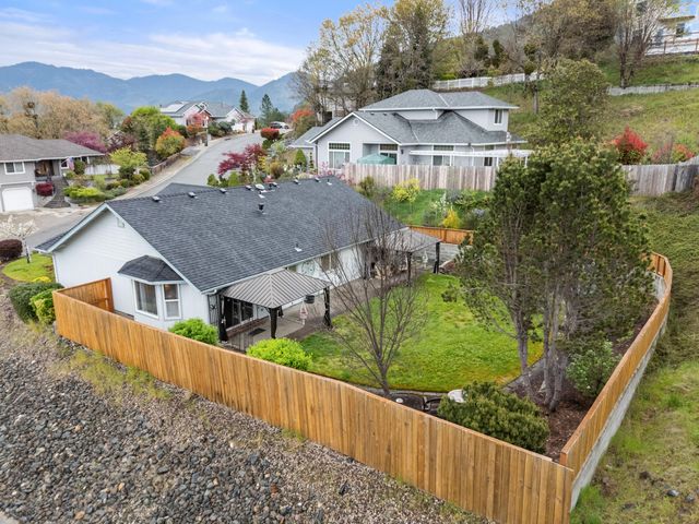 1515 Panoramic Loop, Grants Pass, OR 97527