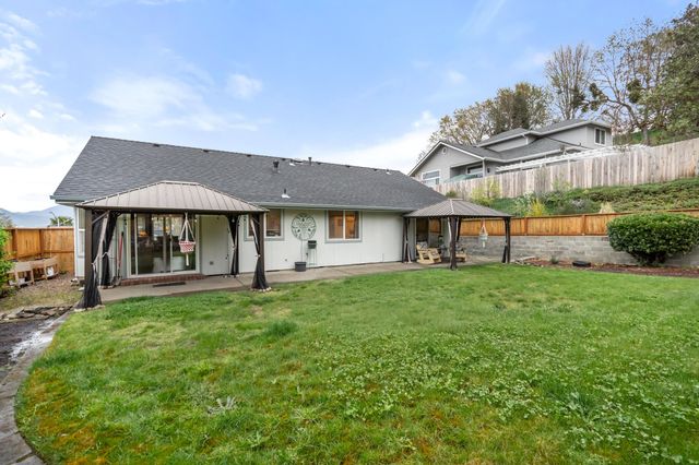 1515 Panoramic Loop, Grants Pass, OR 97527