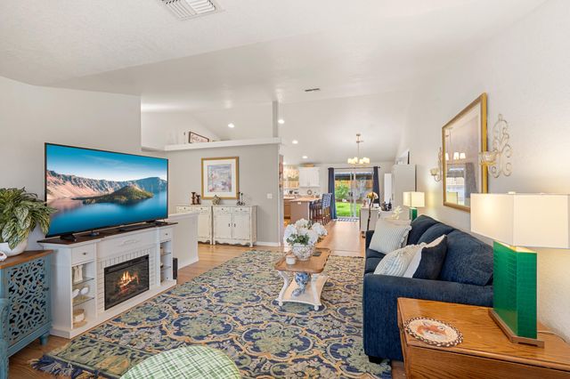 1515 Panoramic Loop, Grants Pass, OR 97527