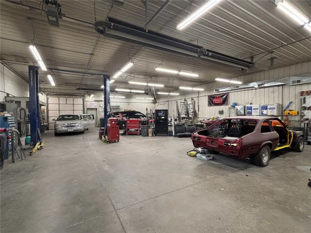 1815 16th Avenue SW, Cedar Rapids, IA 52404