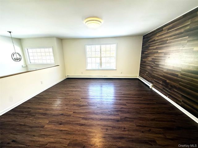 2 New Street, Holtsville, NY 11742