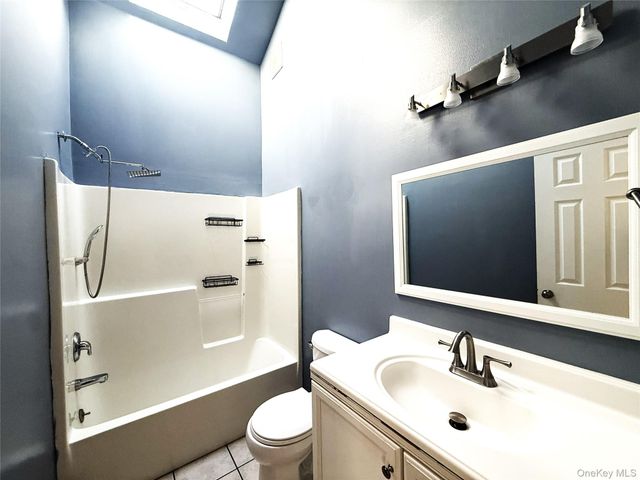 2 New Street, Holtsville, NY 11742