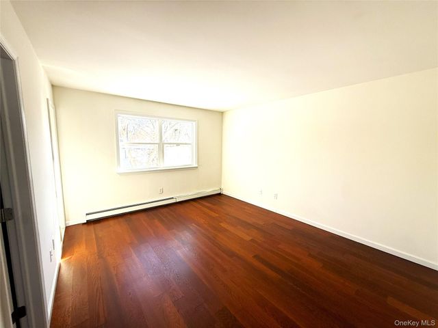 2 New Street, Holtsville, NY 11742