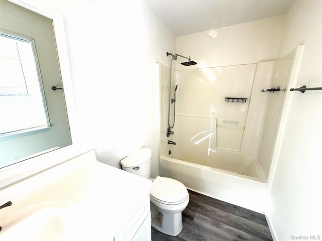 2 New Street, Holtsville, NY 11742