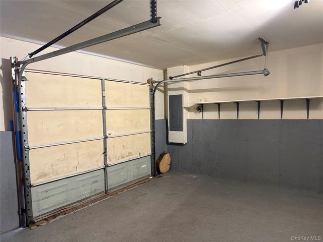 2 New Street, Holtsville, NY 11742