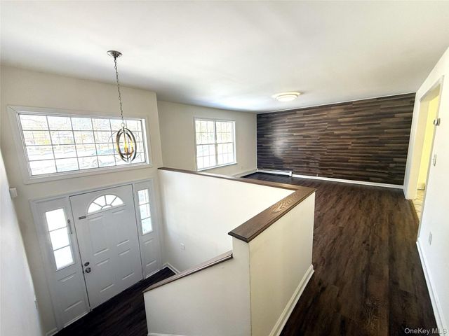 2 New Street, Holtsville, NY 11742