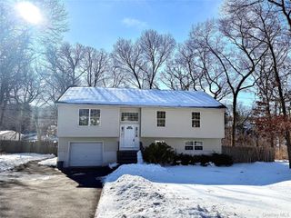 2 New Street, Holtsville, NY 11742