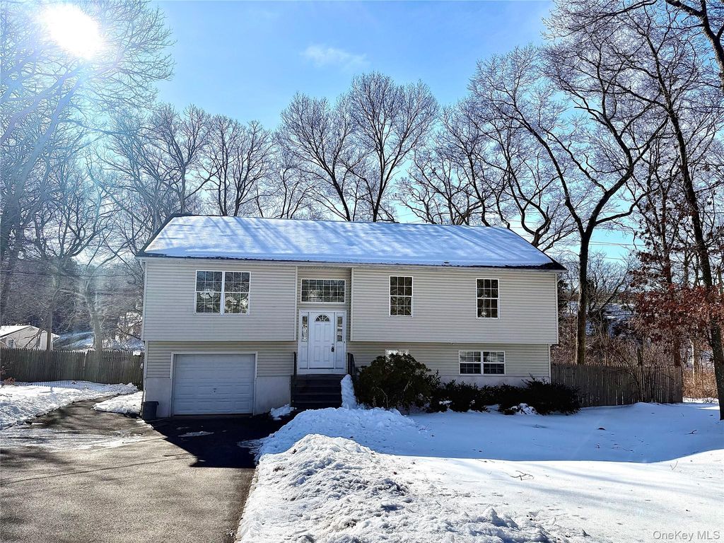 2 New Street, Holtsville, NY 11742