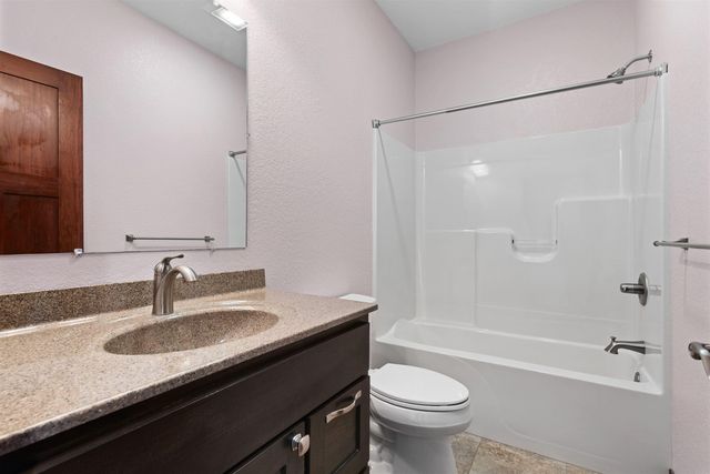 405 Tumbleweed Trail, Waverly, IA 50677