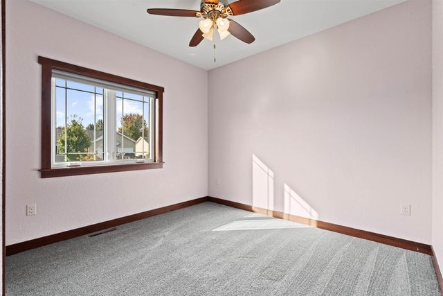 405 Tumbleweed Trail, Waverly, IA 50677