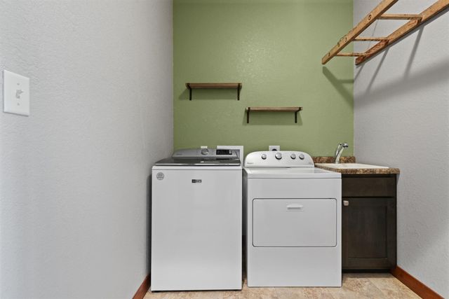 405 Tumbleweed Trail, Waverly, IA 50677