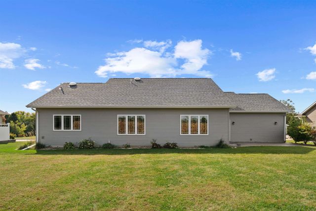 405 Tumbleweed Trail, Waverly, IA 50677