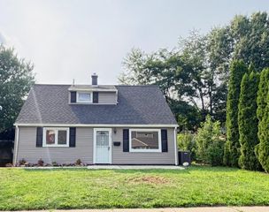 589 ELBRIDGE RD, Morrisville, PA 19067