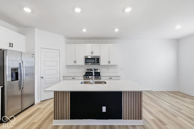 7218 Governors Row, Avon, IN 46123