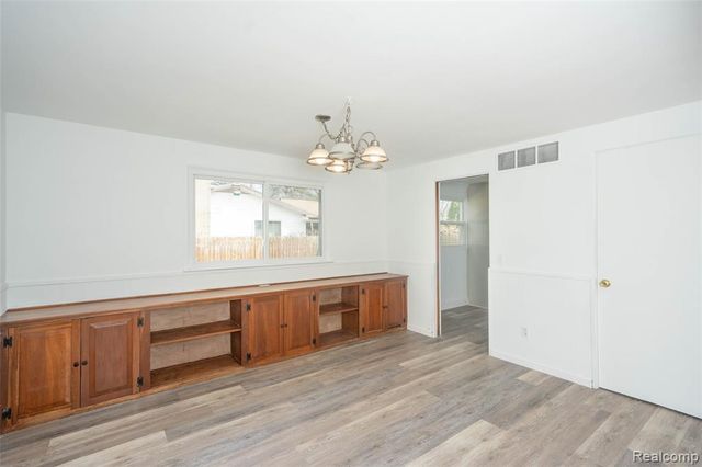 1117 Glendale Street, Midland, MI 48642