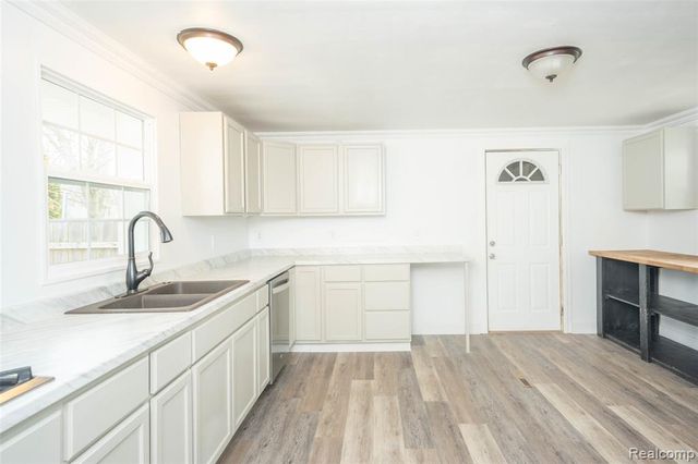 1117 Glendale Street, Midland, MI 48642