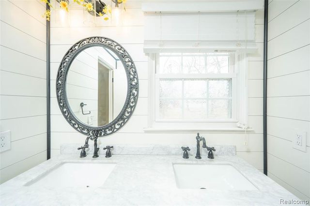 1117 Glendale Street, Midland, MI 48642