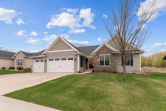 4937 Lakeside Drive, Bettendorf, IA 52722