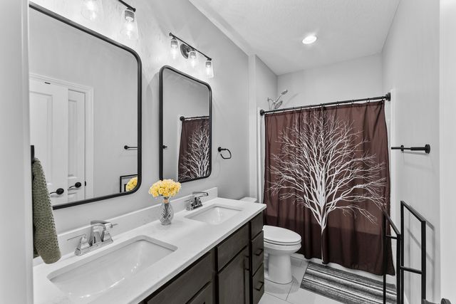 4937 Lakeside Drive, Bettendorf, IA 52722