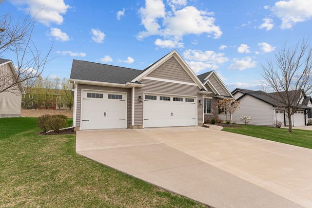 4937 Lakeside Drive, Bettendorf, IA 52722