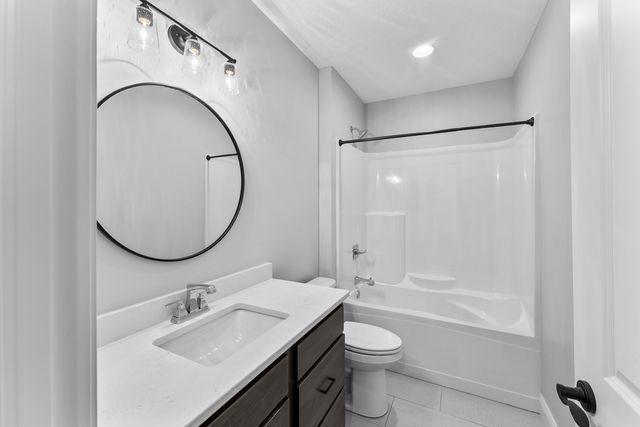 4937 Lakeside Drive, Bettendorf, IA 52722
