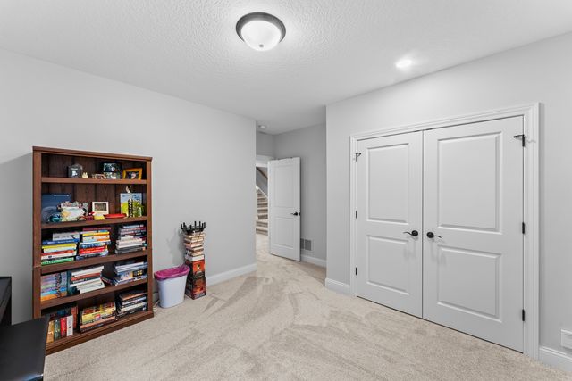 4937 Lakeside Drive, Bettendorf, IA 52722