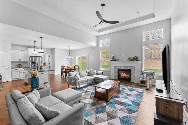 4937 Lakeside Drive, Bettendorf, IA 52722
