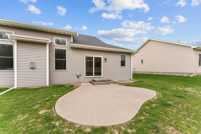 4937 Lakeside Drive, Bettendorf, IA 52722